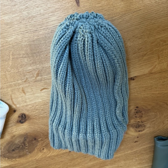 Ugg - Picture 3 of 5